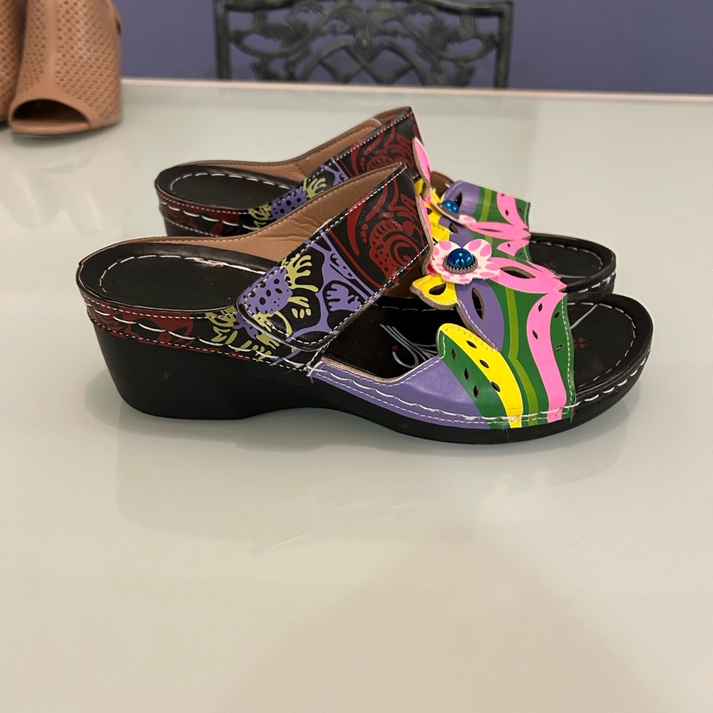 Colorful sandals size 9